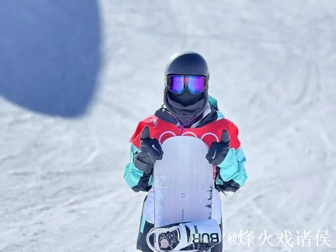 单板滑雪世界杯卡尔加里站 武绍桐摘得银牌 单板滑雪世界杯卡尔加里站 武绍桐摘得银牌